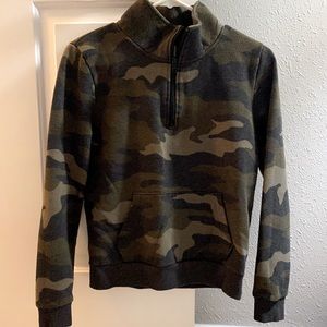 Victoria’s Secret PINK Green Camo Pullover Size Small